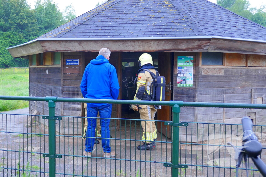 Brand bij dierenverblijf snel gedoofd