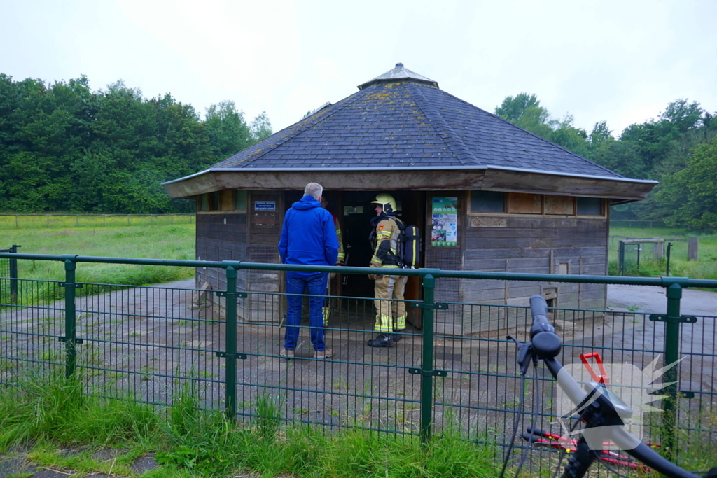 Brand bij dierenverblijf snel gedoofd