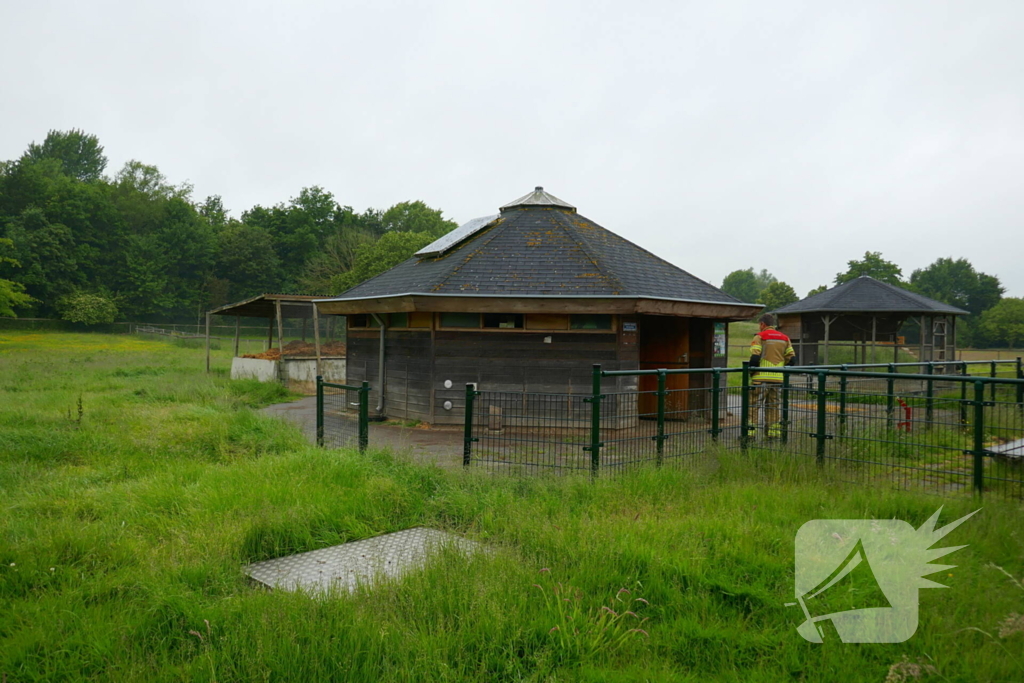 Brand bij dierenverblijf snel gedoofd