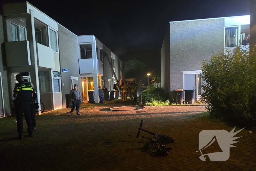 Gezin uit brandende woning gered via ladder