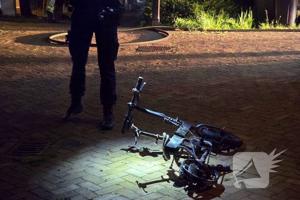 Gezin uit brandende woning gered via ladder