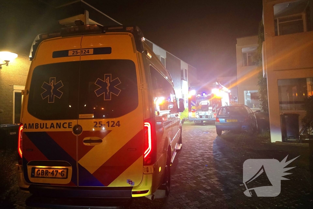 Gezin uit brandende woning gered via ladder
