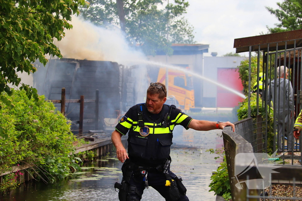 Veel rookontwikkeling bij schuurbrand