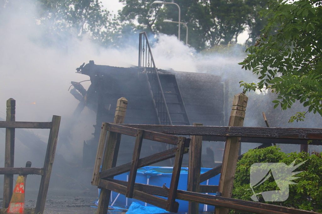 Veel rookontwikkeling bij schuurbrand