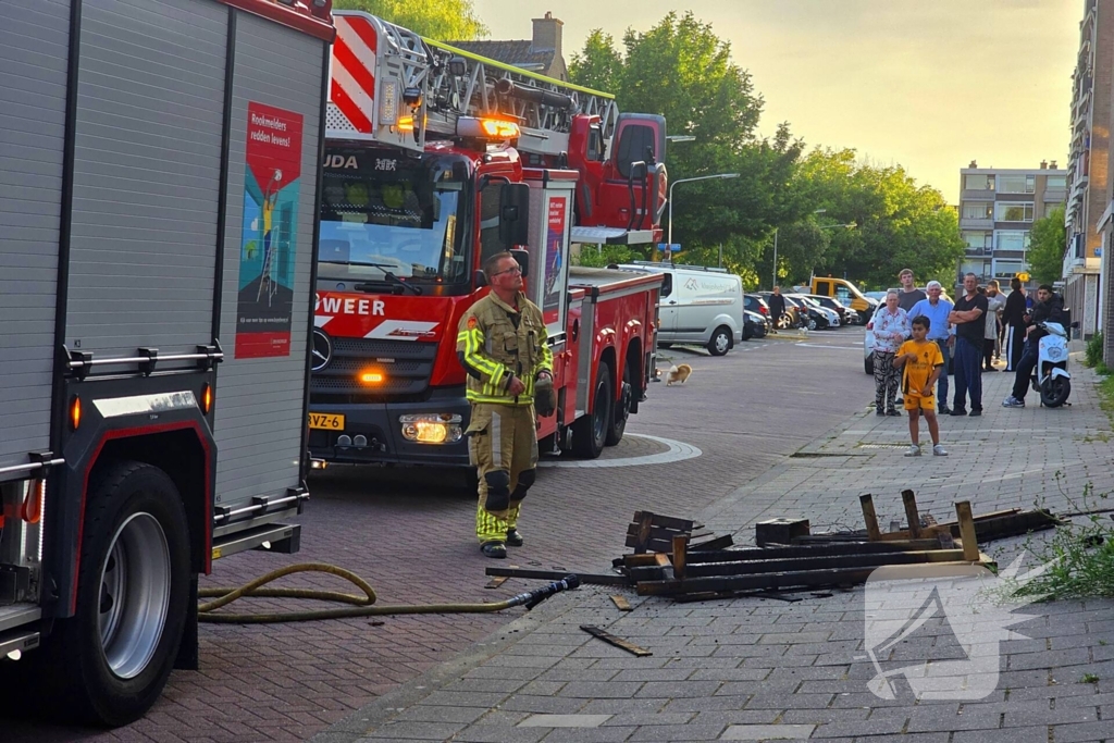Brand op balkon snel onder controle