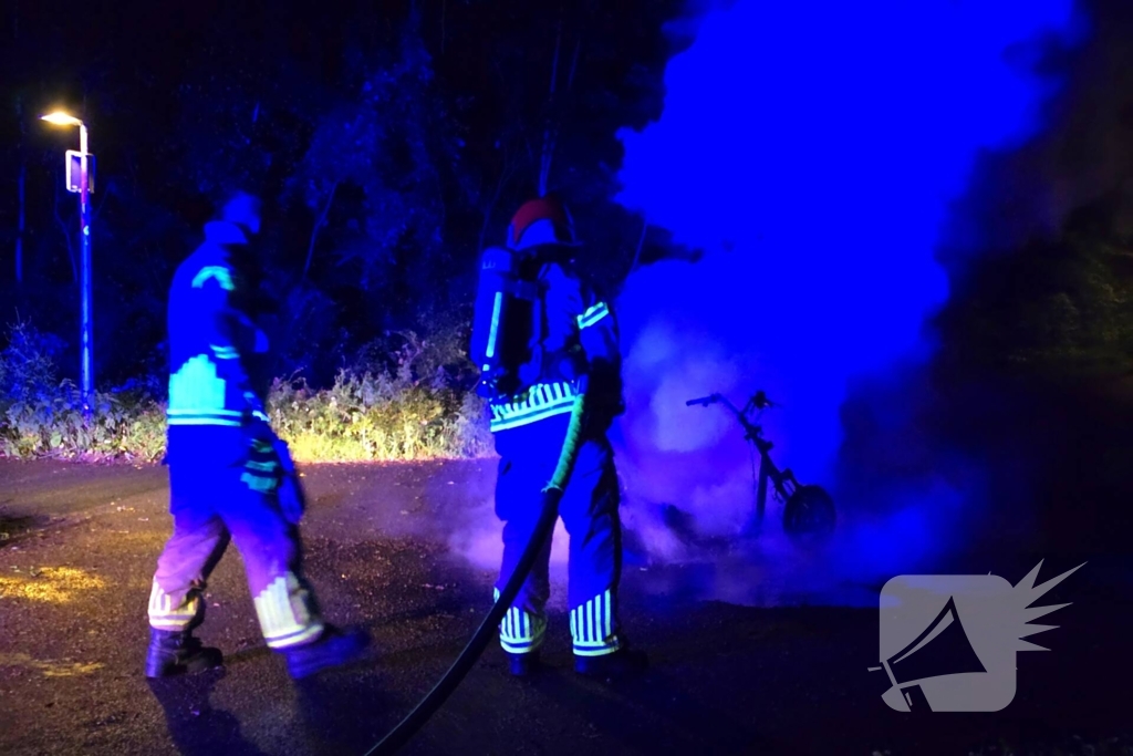 Scooter in vlammen opgegaan