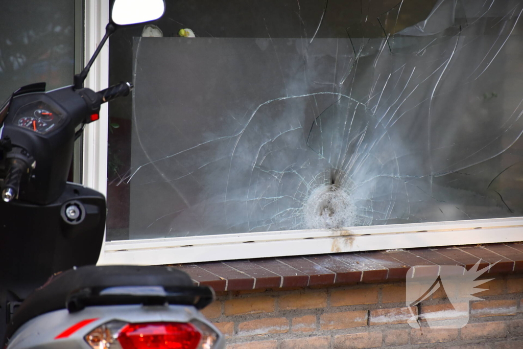 Vuurwerkaanval veroorzaakt schade aan woning