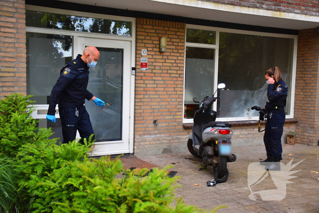 Vuurwerkaanval veroorzaakt schade aan woning