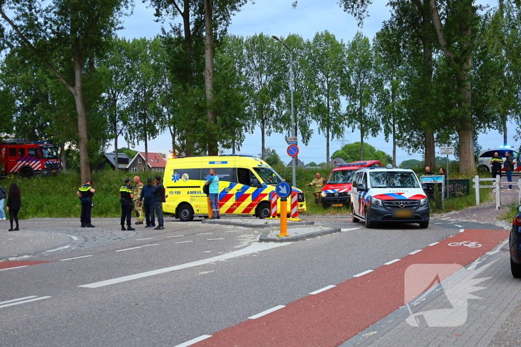 Pakketbezorger belandt in sloot na eenzijdig ongeval