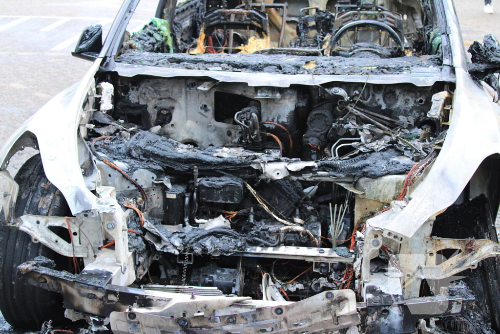 Autobrand vernietigt Tesla