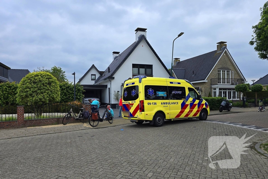 Vrouw raakt gewond na val van fiets