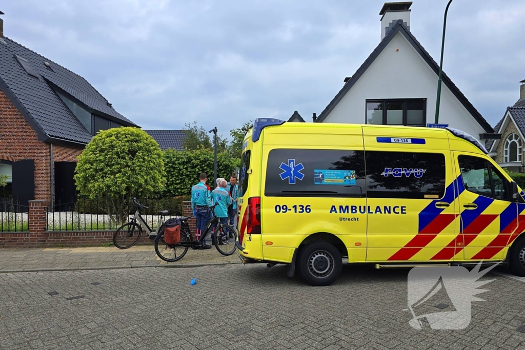 Vrouw raakt gewond na val van fiets