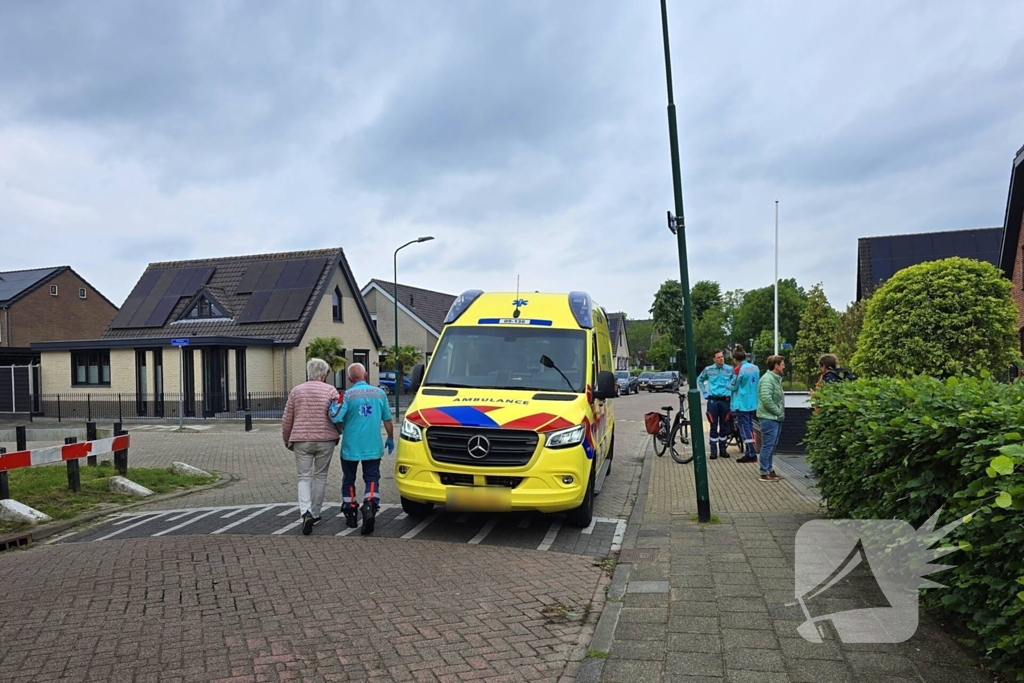 Vrouw raakt gewond na val van fiets