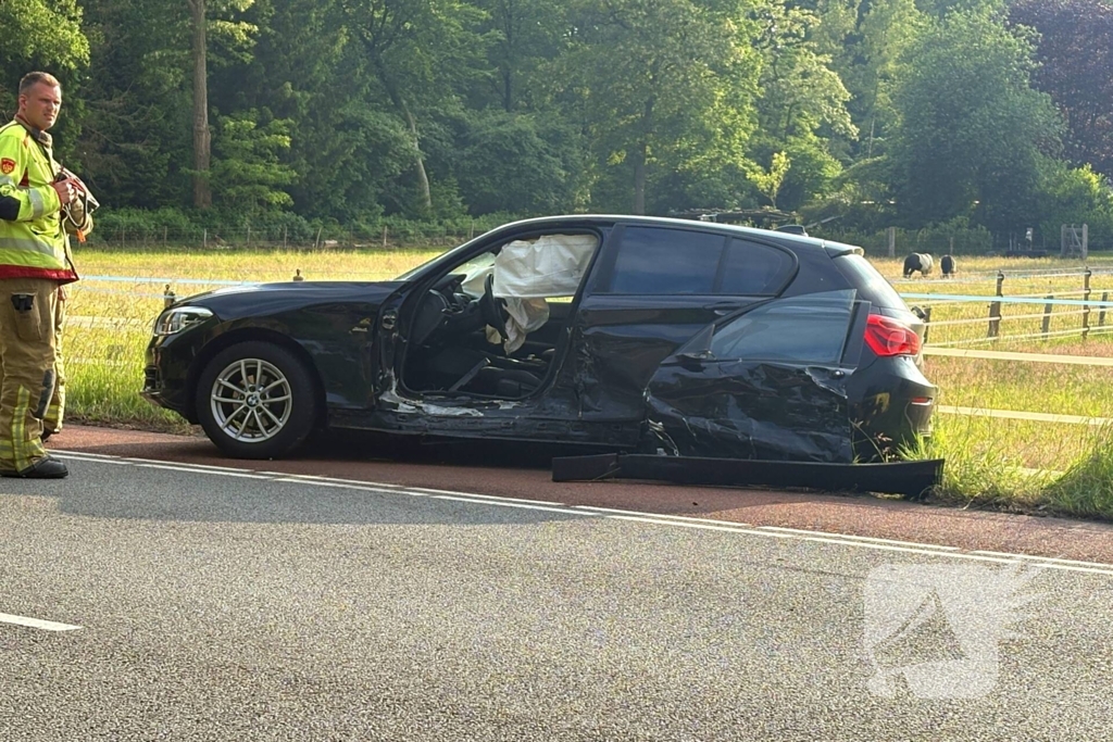 Flinke schades na aanrijding tussen auto's