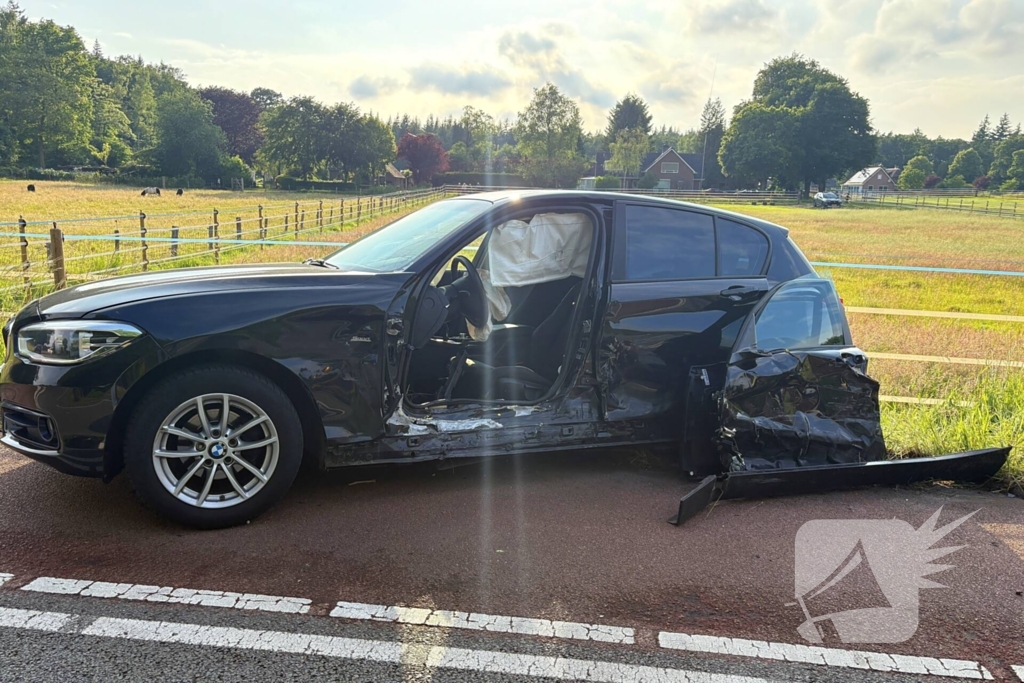 Flinke schades na aanrijding tussen auto's