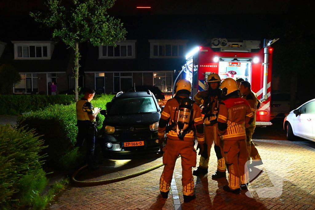 Politie onderzoekt autobrand