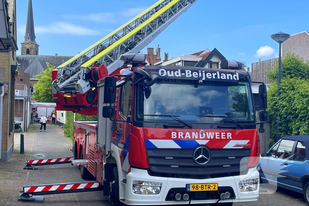 Brandweer ingezet bij brand in dak van woning
