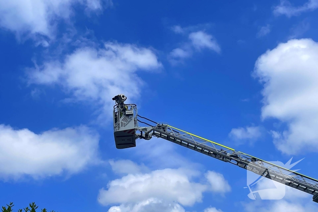 Brandweer ingezet bij brand in dak van woning