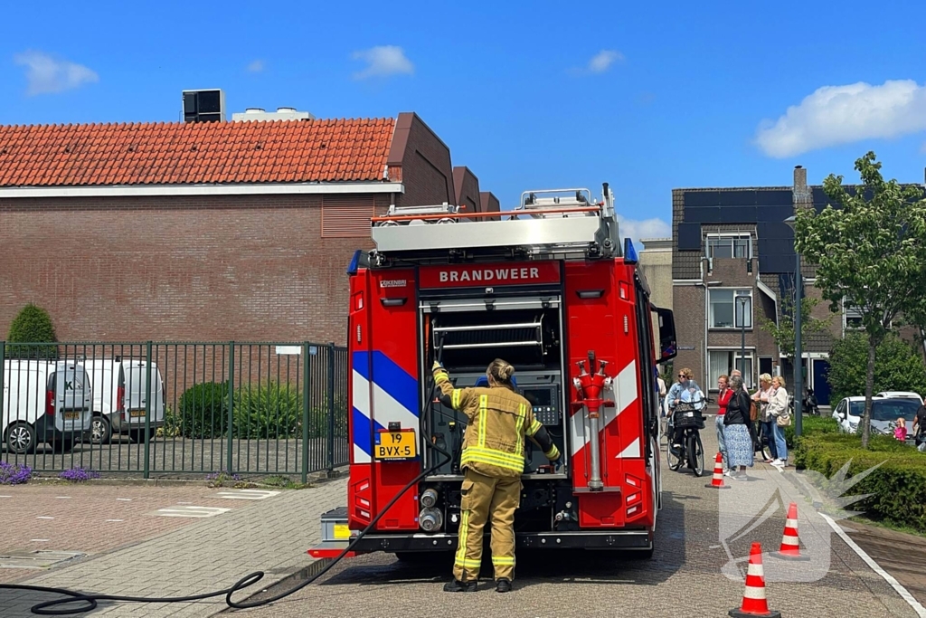 Brandweer ingezet bij brand in dak van woning