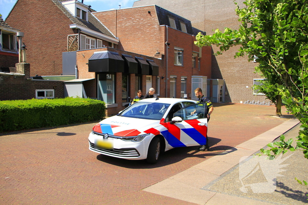 Bestuurder rijdt scootmobiel aan, merkt niks en rijdt door