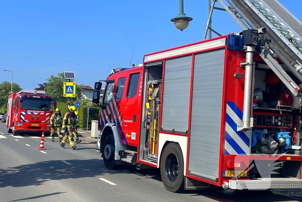 Brandweer ingezet voor brand achter een woning