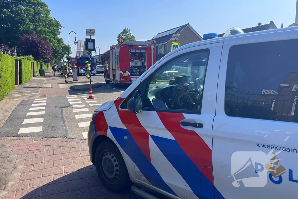Brandweer ingezet voor brand achter een woning