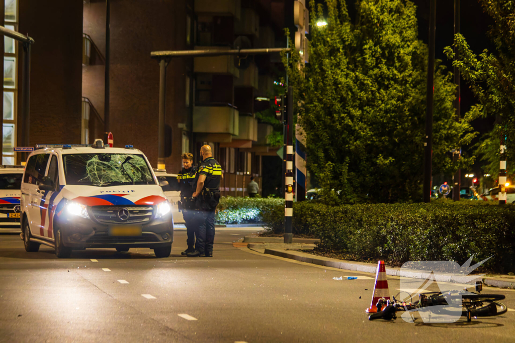 Politie schept fietser tijdens spoedrit