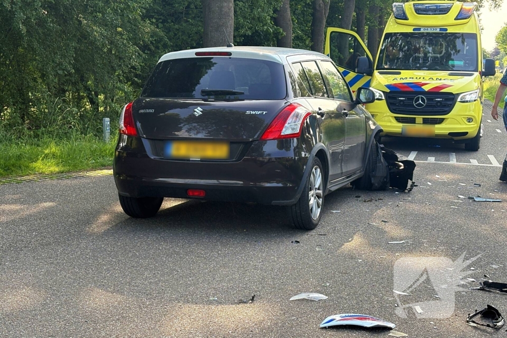 Motorrijder klapt op auto en raakte gewond m