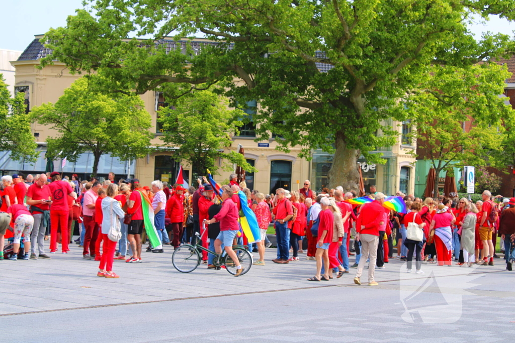 Veel deelnemers aan demonstratie en tegen demonstratie