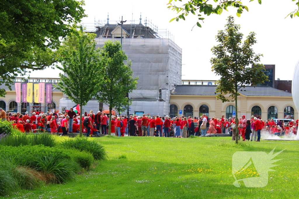 Veel deelnemers aan demonstratie en tegen demonstratie