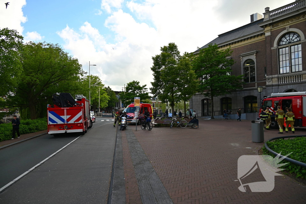 Duikteam haalt persoon uit water