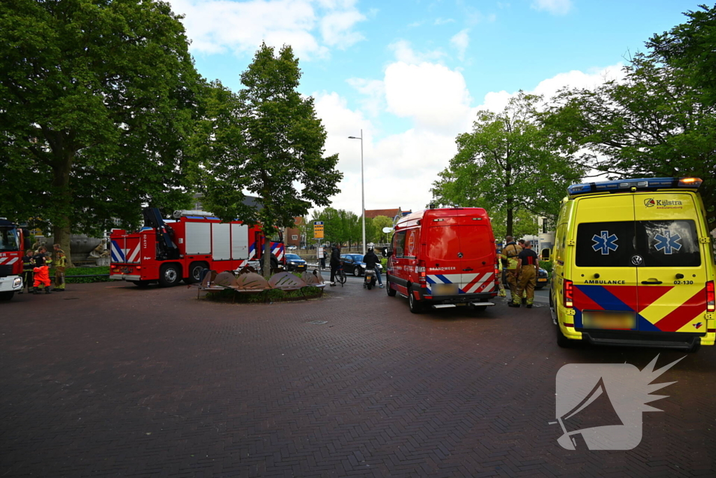 Duikteam haalt persoon uit water