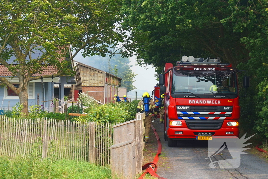 Paarden gered bij uitslaande brand