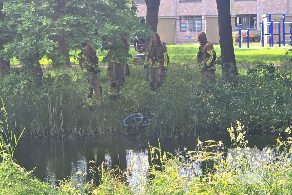 Hulpdiensten speuren naar mogelijke drenkeling