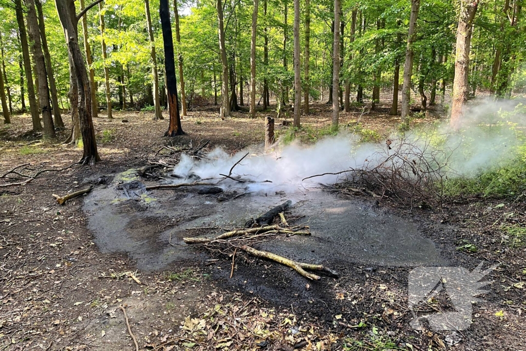 Brandweer blust moeilijk vindbaar vuur