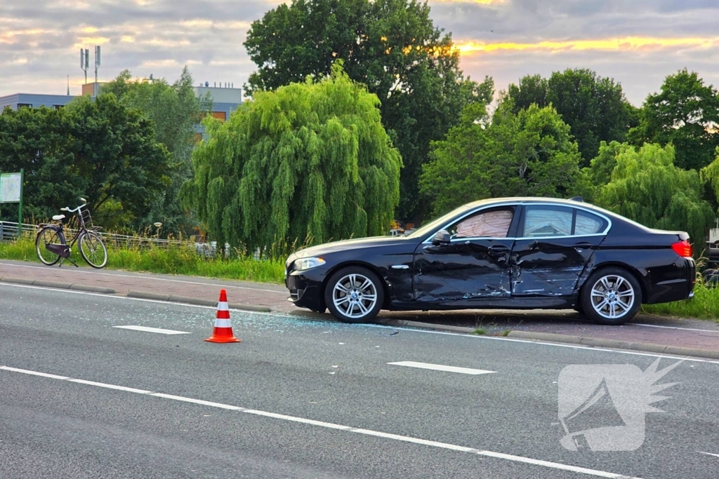 Politieberger sleept auto weg