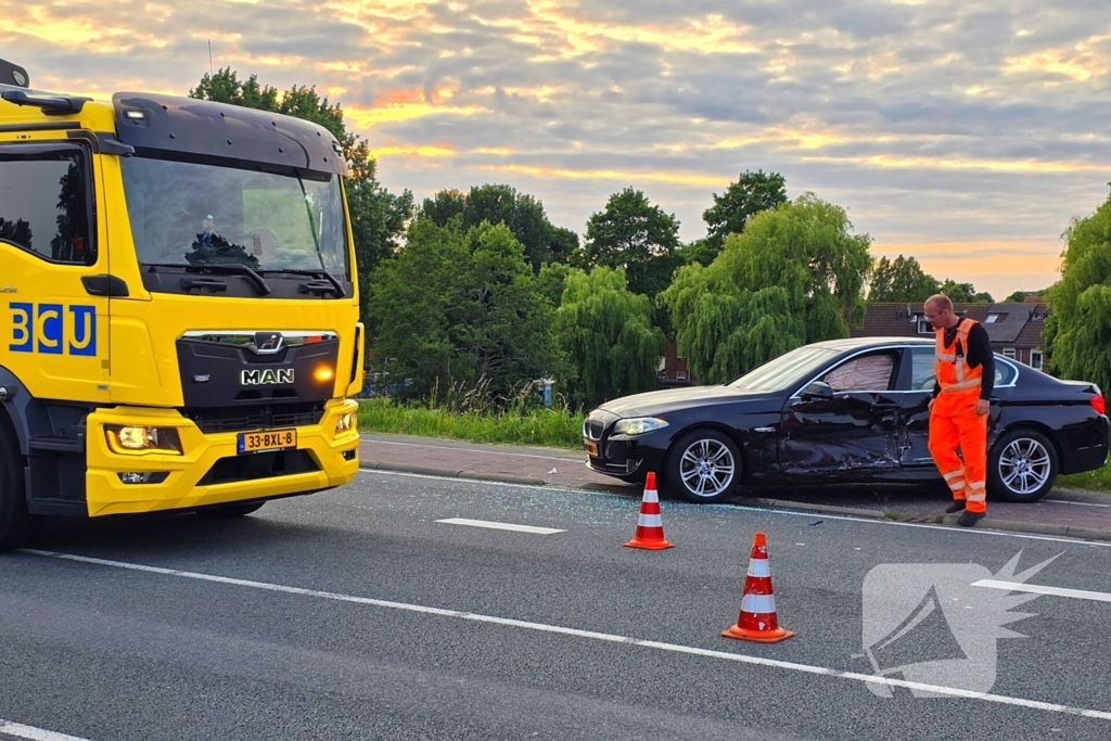 Politieberger sleept auto weg