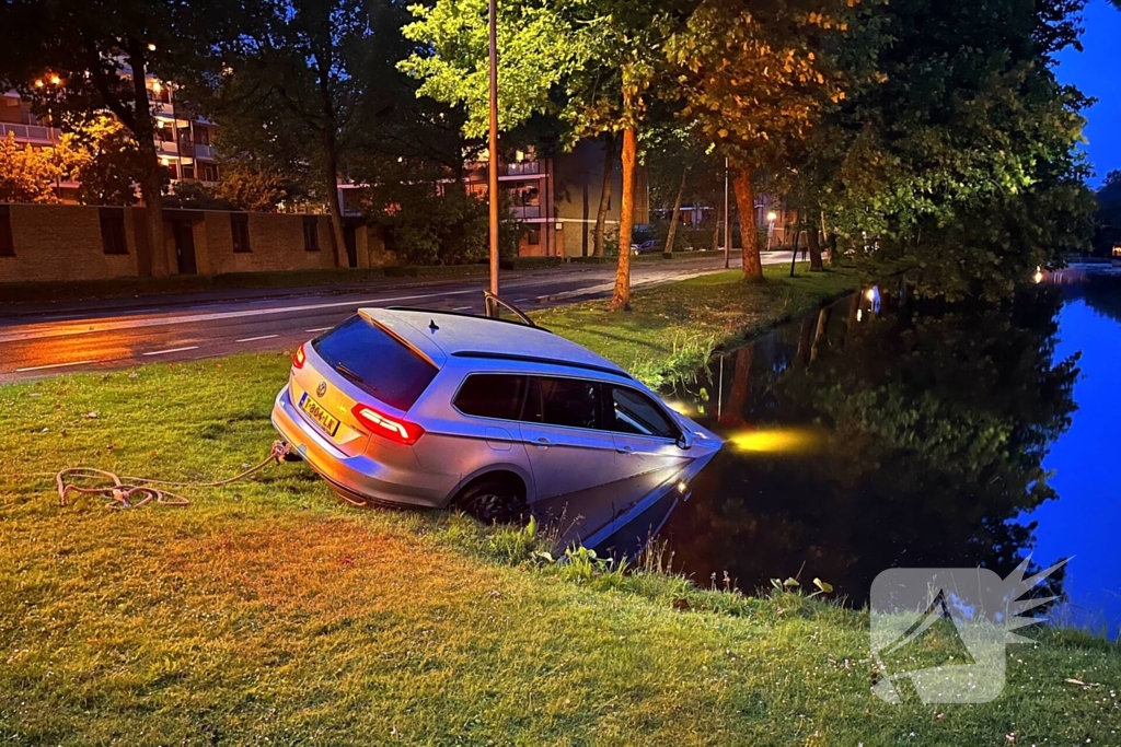 Bestuurder aangehouden bij te water geraakt voertuig