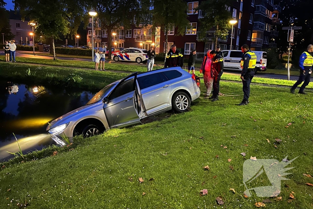 Bestuurder aangehouden bij te water geraakt voertuig
