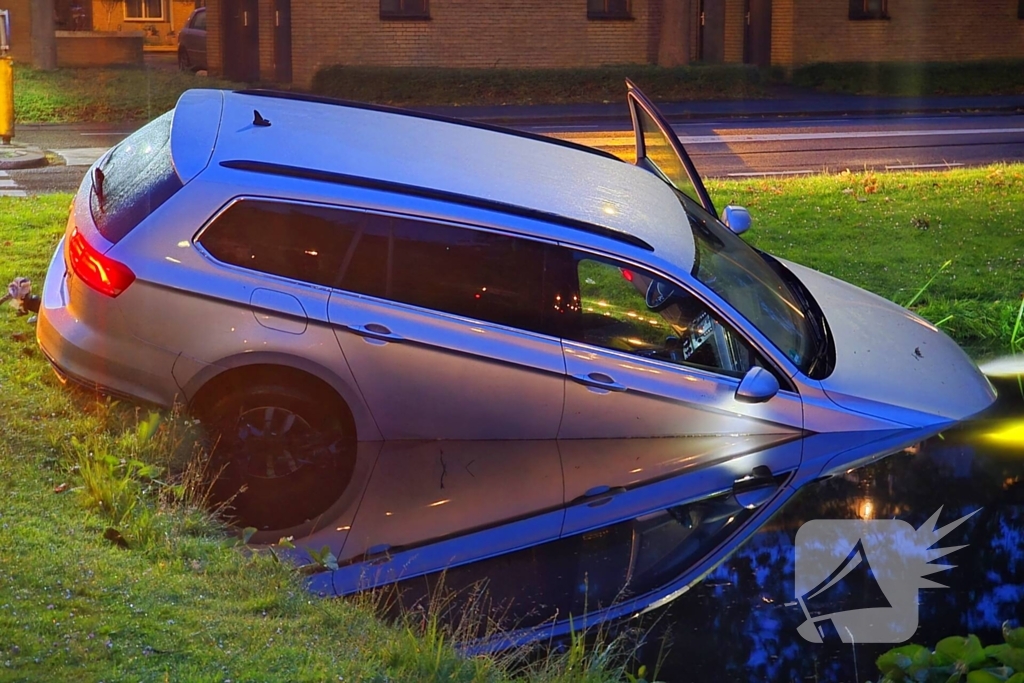 Bestuurder aangehouden bij te water geraakt voertuig