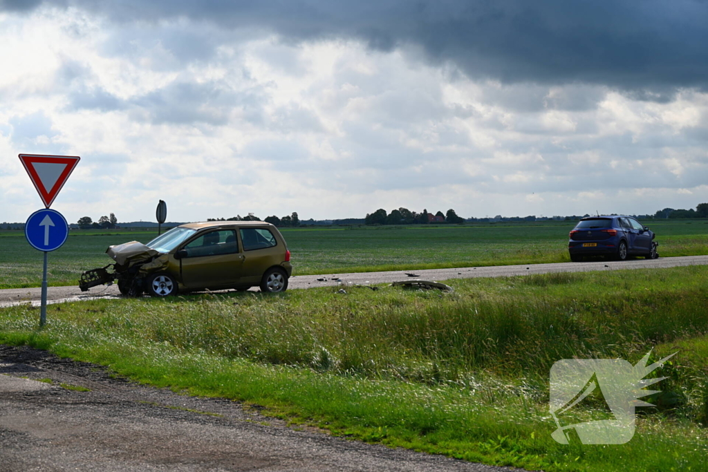 Frontaler botsing veroorzaakt ravage