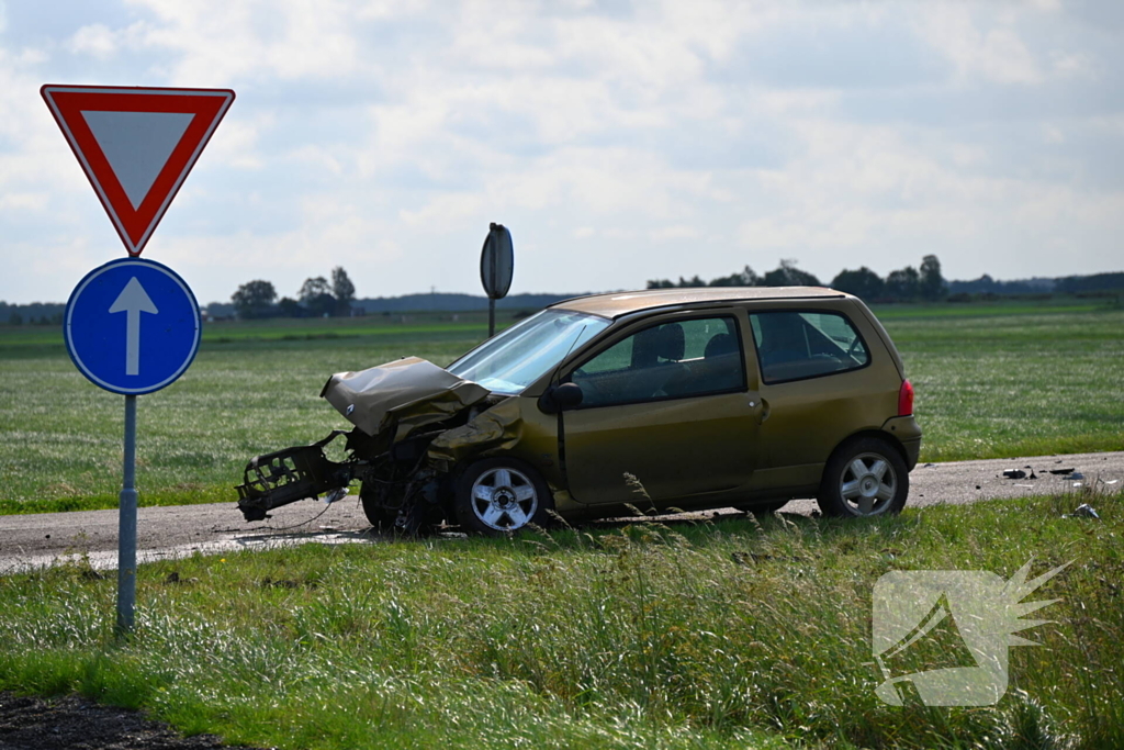 Frontaler botsing veroorzaakt ravage