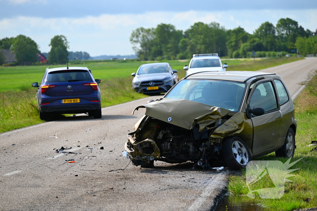 Frontaler botsing veroorzaakt ravage