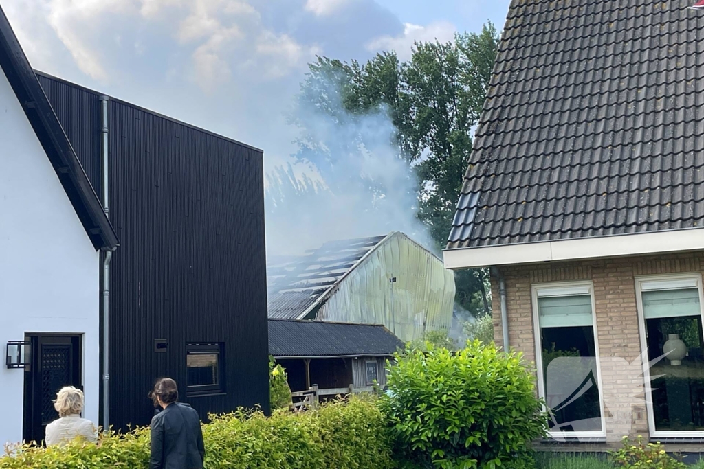 Rookoverlast door brand in bijgebouw