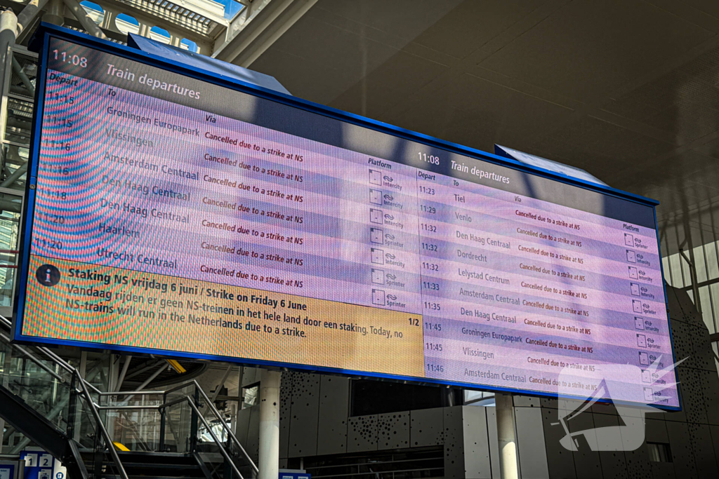 Landelijke NS staking zorgt voor gestrande reizigers en toeristen
