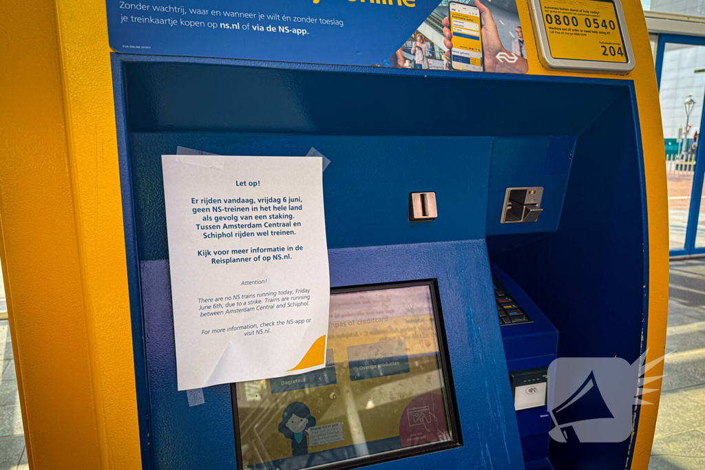 Landelijke NS staking zorgt voor gestrande reizigers en toeristen