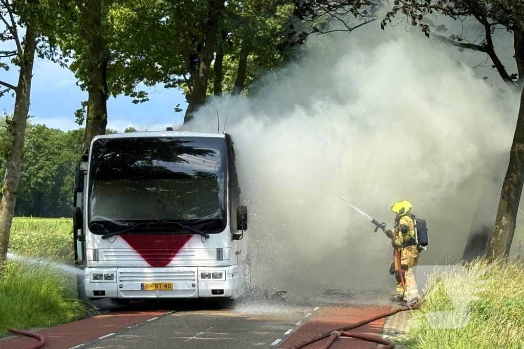 Stadsbus volledig in brand