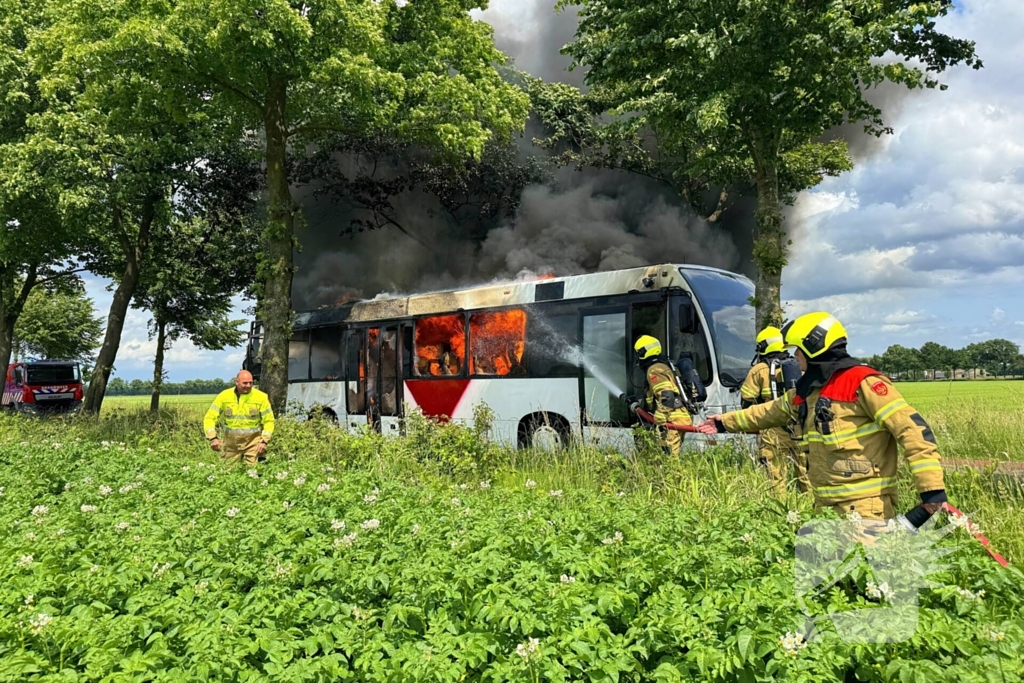 Stadsbus volledig in brand