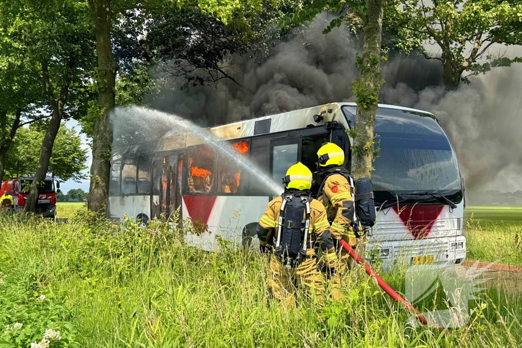 Stadsbus volledig in brand