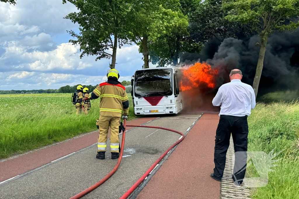 Stadsbus volledig in brand